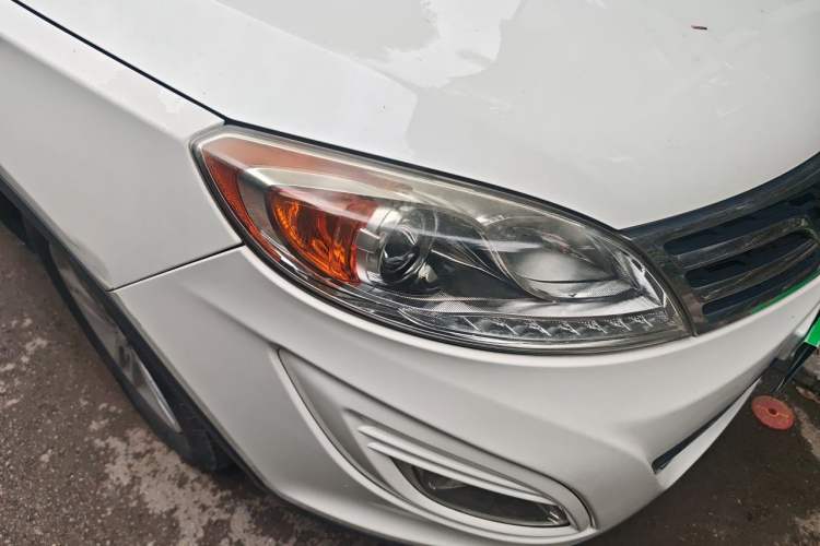 Used GAC Trumpchi GS5 2014 2.0L Automatic Two-Wheel Drive Deluxe Edition Right Front Headlight