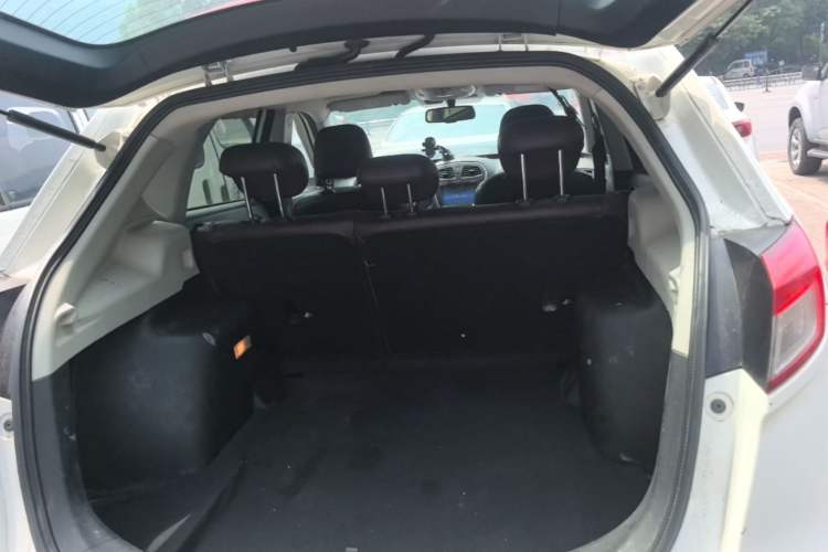 Used GAC Trumpchi GS5 2014 2.0L Automatic Two-Wheel Drive Deluxe Edition Trunk