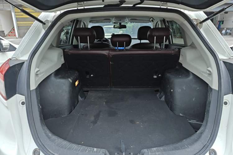 Used GAC Trumpchi GS5 2014 2.0L Automatic Two-Wheel Drive Deluxe Edition Trunk