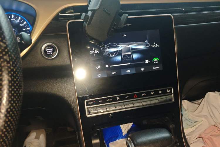 Used GAC Trumpchi GS5 2019 270T Automatic Elite Edition Audio And AC Panel