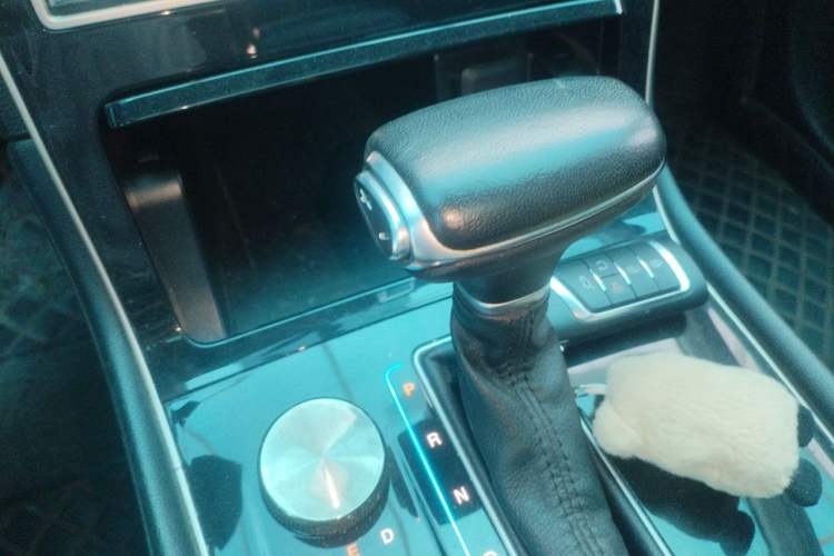 Used GAC Trumpchi GS5 2019 270T Automatic Luxury Edition Gear Lever