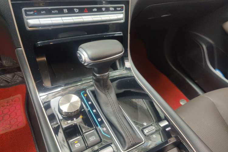 Used GAC Trumpchi GS5 2019 270T Automatic Luxury Edition Gear Lever