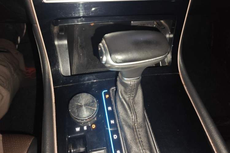 Used GAC Trumpchi GS5 2019 270T Automatic Luxury Edition Gear Lever