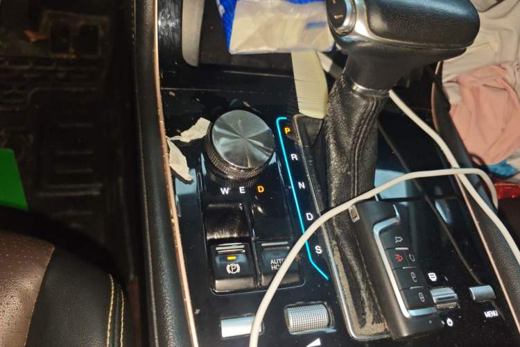 Used GAC Trumpchi GS5 2019 270T Automatic Elite Edition Gear Lever