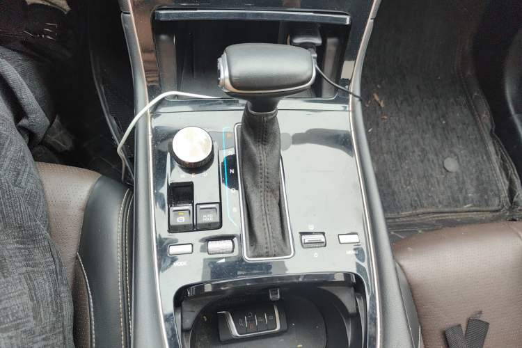 Used GAC Trumpchi GS5 2019 270T Automatic Luxury Edition Gear Lever