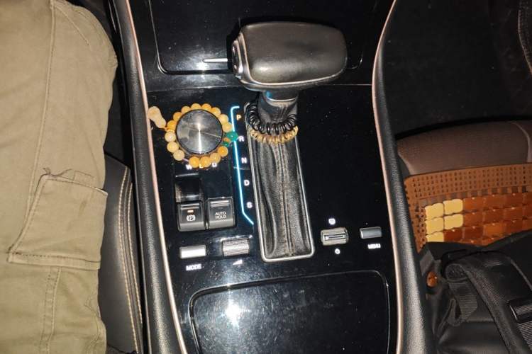 Used GAC Trumpchi GS5 2019 270T Automatic Luxury Edition Gear Lever