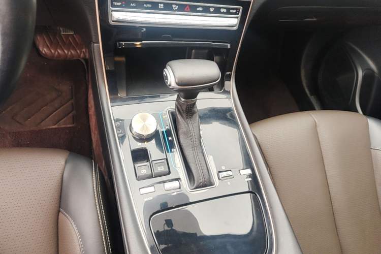 Used GAC Trumpchi GS5 2019 270T Automatic Luxury Edition Gear Lever