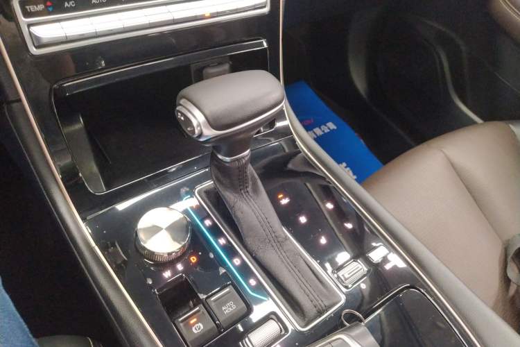 Used GAC Trumpchi GS5 2019 270T Automatic Luxury Edition Gear Lever