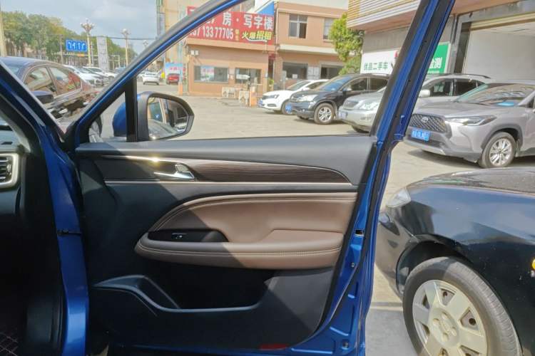 Used GAC Trumpchi GS5 2019 270T Automatic Luxury Edition Right Front Door Interior