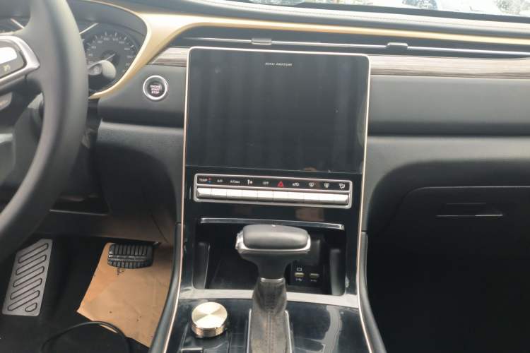 Used GAC Trumpchi GS5 2019 235T Automatic Elite Edition Audio And AC Panel