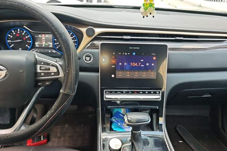 Used GAC Trumpchi GS5 2019 270T Automatic Elite Edition Audio And AC Panel