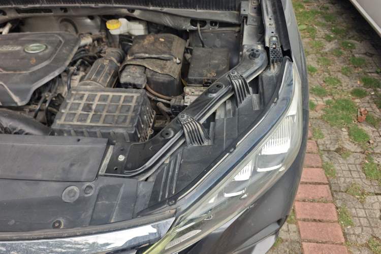 Used GAC Trumpchi GS5 2019 270T Automatic Luxury Edition Engine Bay Left