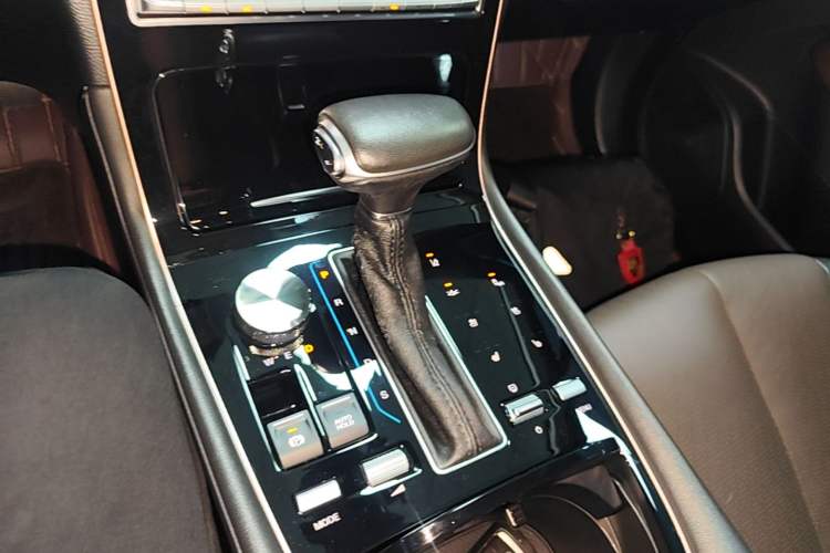 Used GAC Trumpchi GS5 2019 270T Automatic Prestige Edition Gear Lever