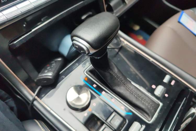 Used GAC Trumpchi GS5 2019 270T Automatic Elite Edition Gear Lever