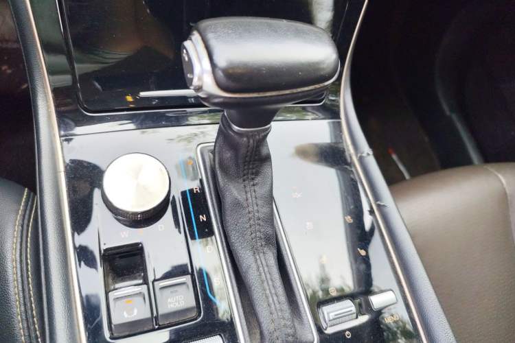 Used GAC Trumpchi GS5 2019 270T Automatic Luxury Edition Gear Lever
