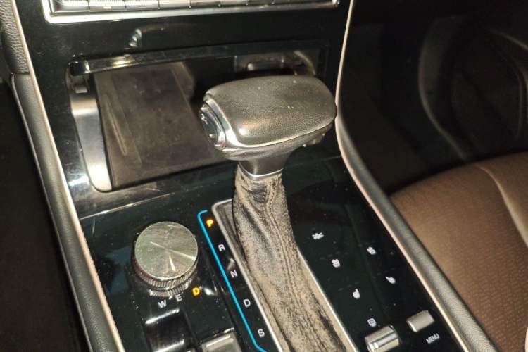 Used GAC Trumpchi GS5 2019 270T Automatic Luxury Edition Gear Lever
