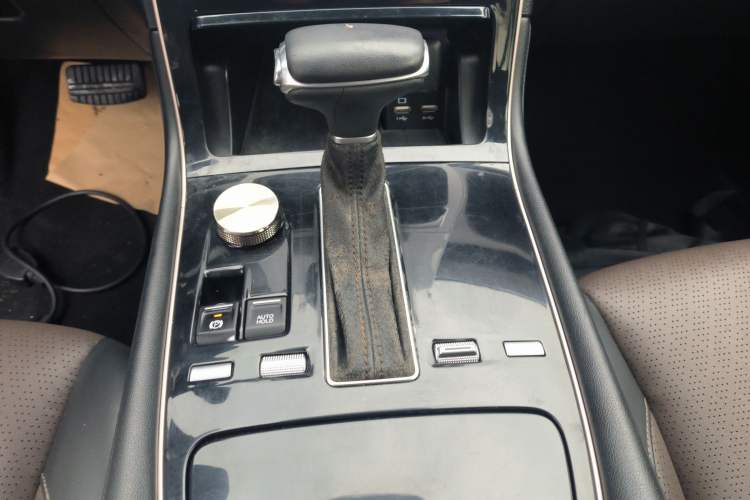 Used GAC Trumpchi GS5 2019 235T Automatic Elite Edition Gear Lever