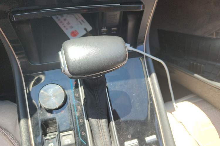 Used GAC Trumpchi GS5 2019 270T Automatic Elite Edition Gear Lever