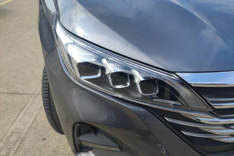 Used GAC Trumpchi GS5 2019 270T Automatic Luxury Edition Right Front Headlight