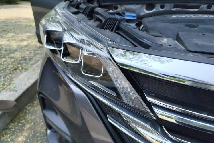 Used GAC Trumpchi GS5 2019 270T Automatic Luxury Edition Right Front Headlight