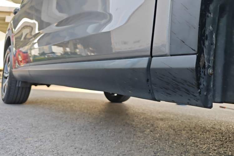 Used GAC Trumpchi GS5 2019 270T Automatic Luxury Edition Right Side Sill
