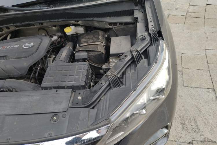 Used GAC Trumpchi GS5 2019 270T Automatic Prestige Edition Engine Bay Left