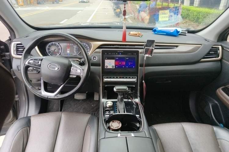 Used GAC Trumpchi GS5 2019 270T Automatic Luxury Edition Center Console