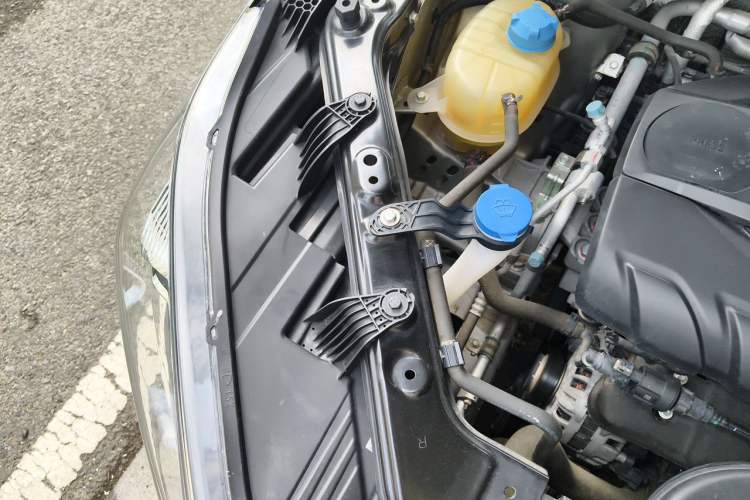 Used GAC Trumpchi GS5 2019 270T Automatic Luxury Edition Engine Bay Right