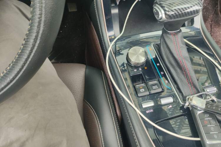 Used GAC Trumpchi GS5 2019 270T Automatic Elite Edition Gear Lever