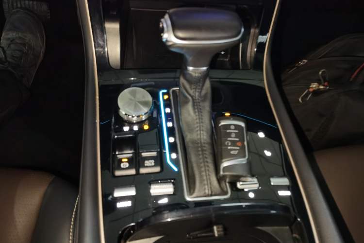 Used GAC Trumpchi GS5 2019 270T Automatic Luxury Edition Gear Lever