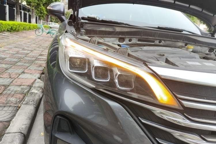 Used GAC Trumpchi GS5 2019 270T Automatic Luxury Edition Right Front Headlight