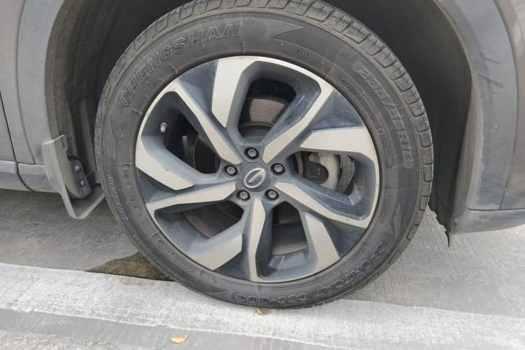 Used GAC Trumpchi GS5 2019 270T Automatic Luxury Edition Right Front Wheel Hub