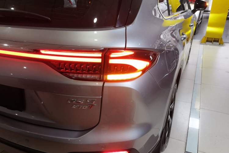 Used GAC Trumpchi GS5 2019 270T Automatic Luxury Edition Right Rear Taillight