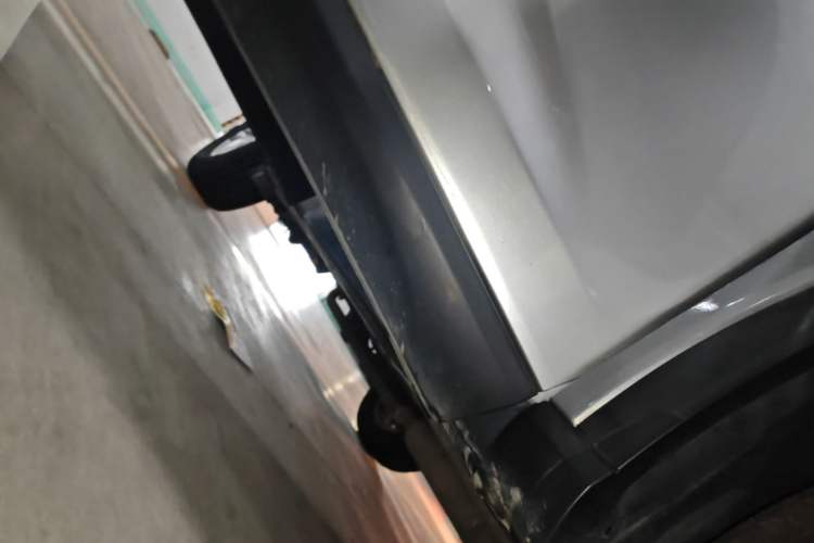 Used GAC Trumpchi GS5 2019 270T Automatic Elite Edition Right Side Sill