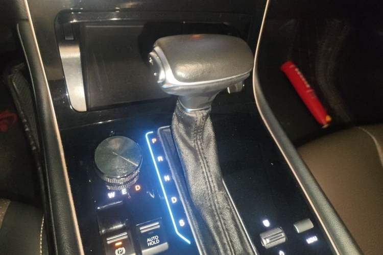 Used GAC Trumpchi GS5 2019 235T Automatic Luxury Edition Gear Lever