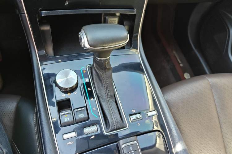 Used GAC Trumpchi GS5 2019 270T Automatic Elite Edition Gear Lever