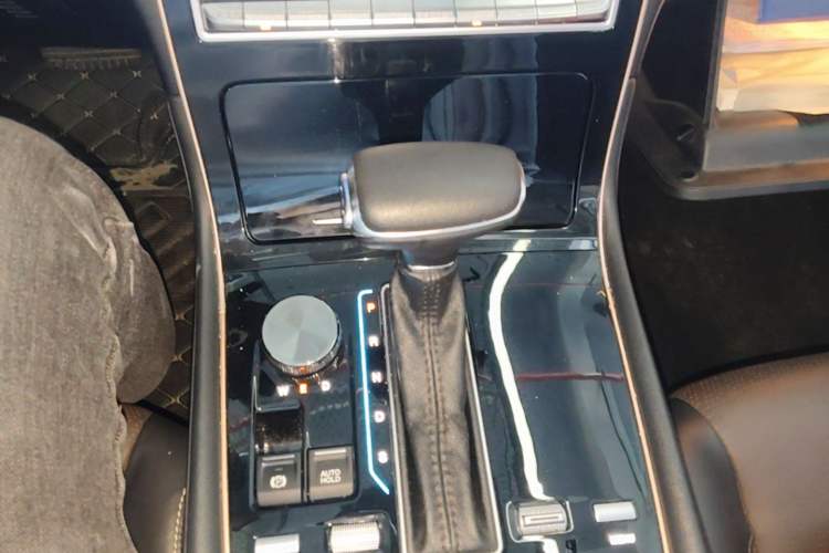 Used GAC Trumpchi GS5 2019 235T Automatic Luxury Edition Gear Lever
