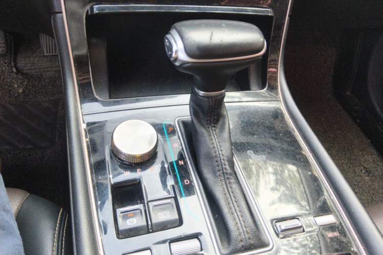 Used GAC Trumpchi GS5 2019 270T Automatic Luxury Edition Gear Lever