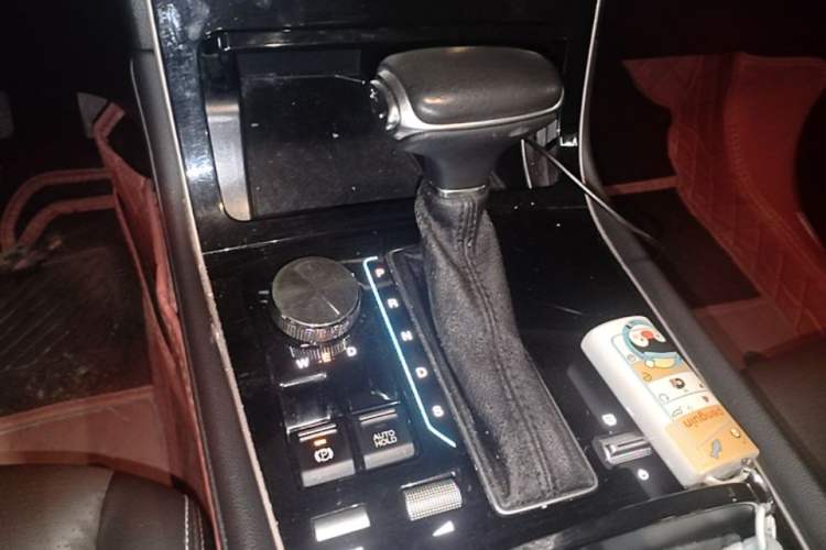Used GAC Trumpchi GS5 2019 270T Automatic Elite Edition Gear Lever