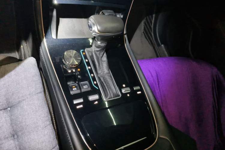 Used GAC Trumpchi GS5 2019 270T Automatic Luxury Edition Gear Lever