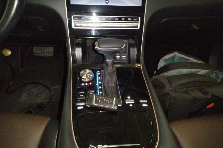 Used GAC Trumpchi GS5 2019 235T Automatic Luxury Edition Gear Lever
