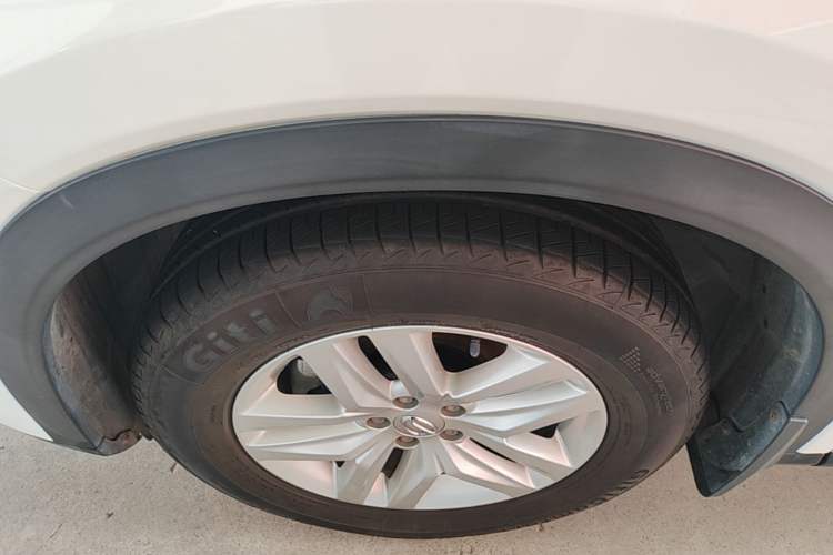 Used GAC Trumpchi GS5 2019 235T Automatic Elite Edition Left Front Wheel Hub
