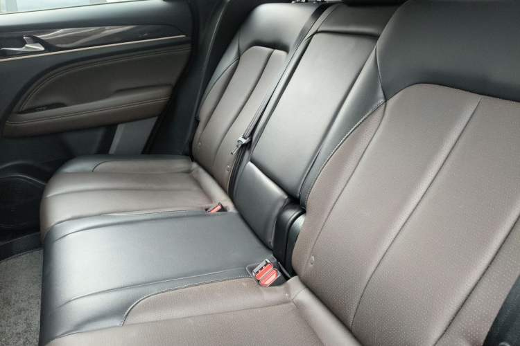 Used GAC Trumpchi GS5 2019 270T Automatic Luxury Edition Left Rear Seat