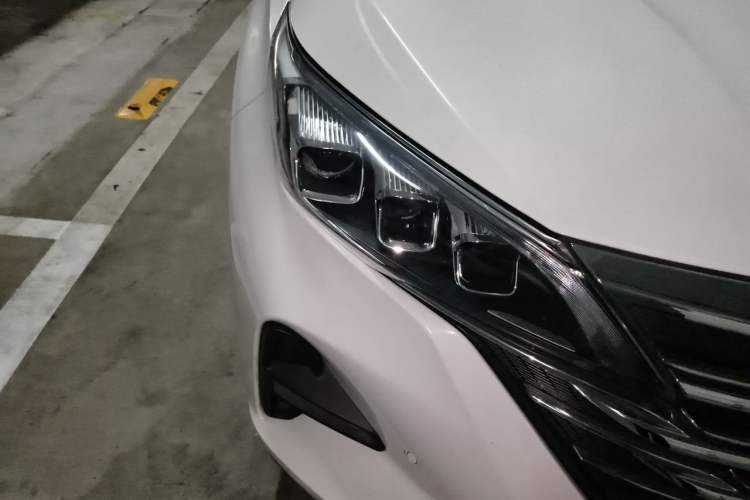 Used GAC Trumpchi GS5 2019 270T Automatic Luxury Edition Right Front Headlight