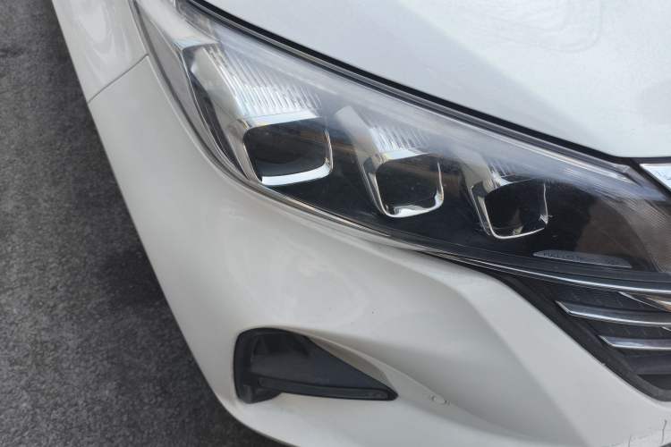 Used GAC Trumpchi GS5 2019 270T Automatic Luxury Edition Right Front Headlight