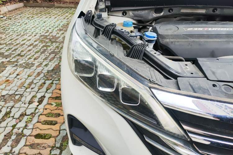 Used GAC Trumpchi GS5 2019 235T Automatic Luxury Edition Right Front Headlight