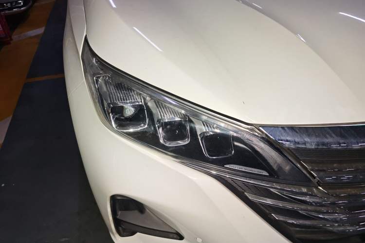 Used GAC Trumpchi GS5 2019 270T Automatic Prestige Edition Right Front Headlight