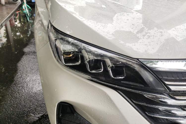 Used GAC Trumpchi GS5 2019 270T Automatic Luxury Edition Right Front Headlight