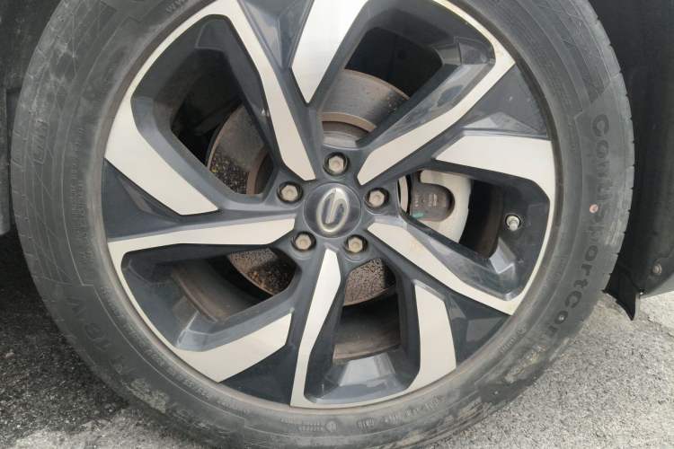 Used GAC Trumpchi GS5 2019 270T Automatic Luxury Edition Right Front Wheel Hub