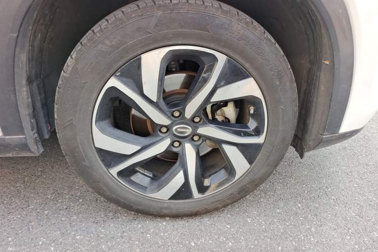 Used GAC Trumpchi GS5 2019 270T Automatic Luxury Edition Right Front Wheel Hub